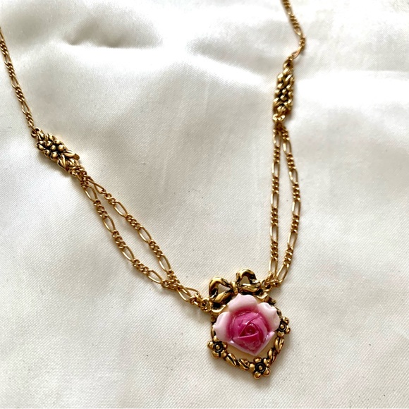 Vintage AVON flower necklace - Picture 2 of 6